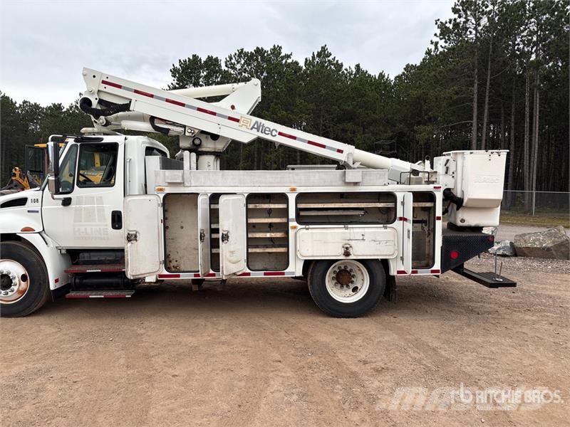 International 4400 Автовишки на базі вантажівки