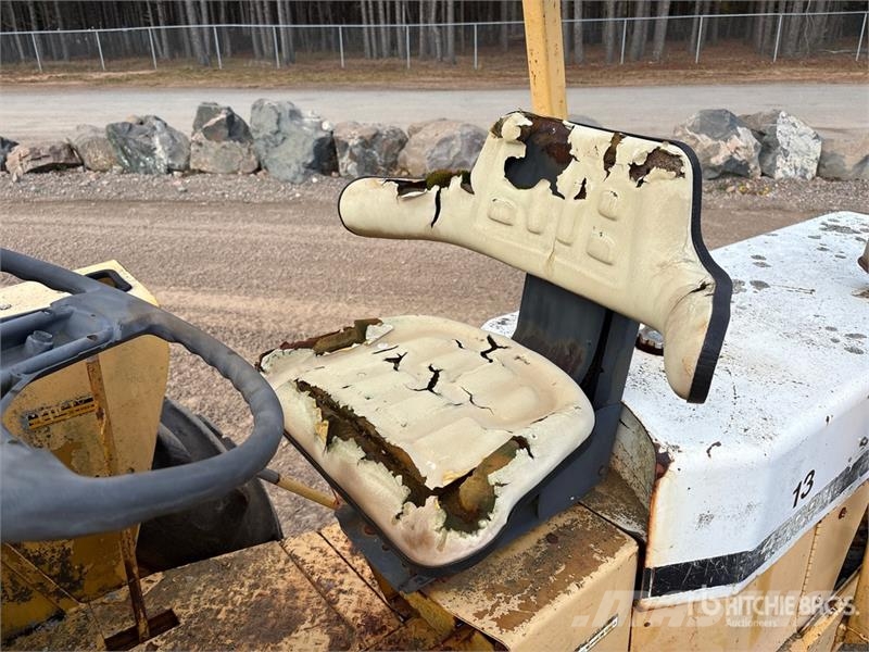 International 4500 4500 lb 4x2 Rough Terrain Forklift Wózki widłowe terenowe