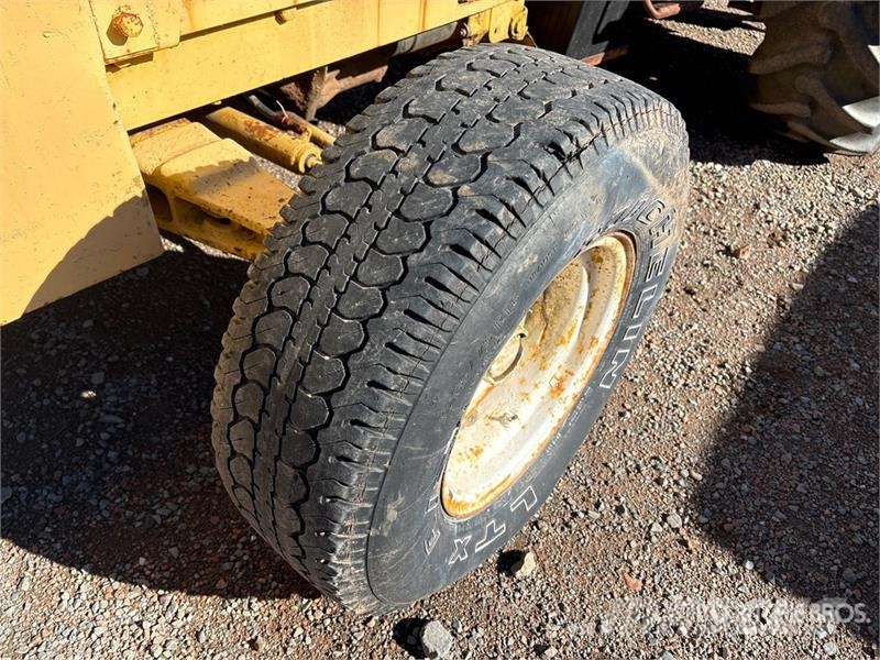 International 4500 4500 lb 4x2 Rough Terrain Forklift Wózki widłowe terenowe