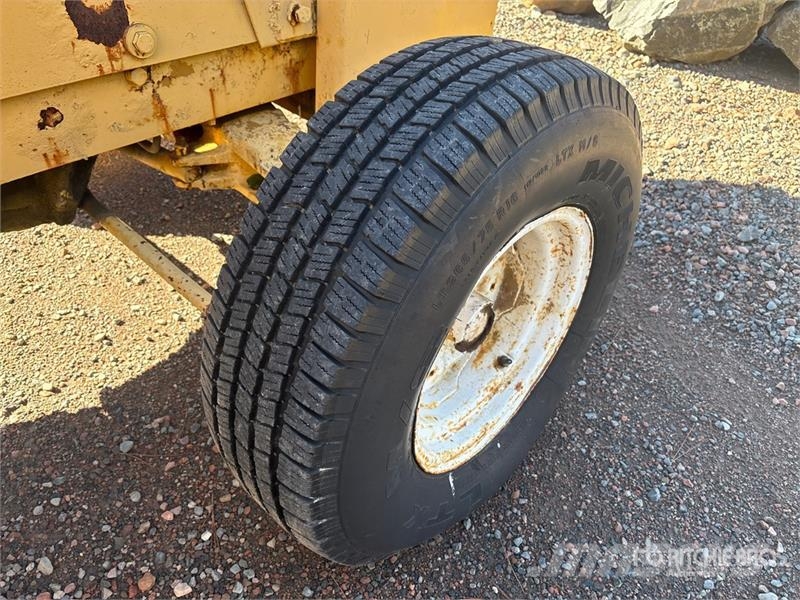 International 4500 4500 lb 4x2 Rough Terrain Forklift Wózki widłowe terenowe