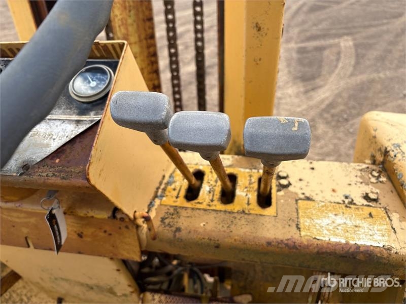 International 4500 4500 lb 4x2 Rough Terrain Forklift Wózki widłowe terenowe