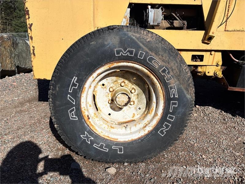 International 4500 4x2 Rough Terrain Forklift Geländestapler