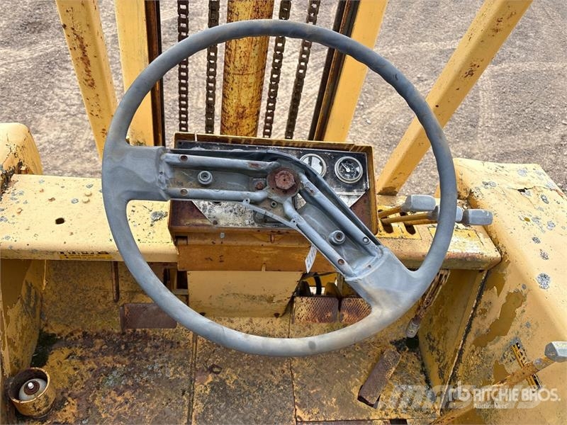 International 4500 4x2 Rough Terrain Forklift Geländestapler