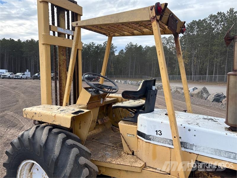 International 4500 4x2 Rough Terrain Forklift Geländestapler