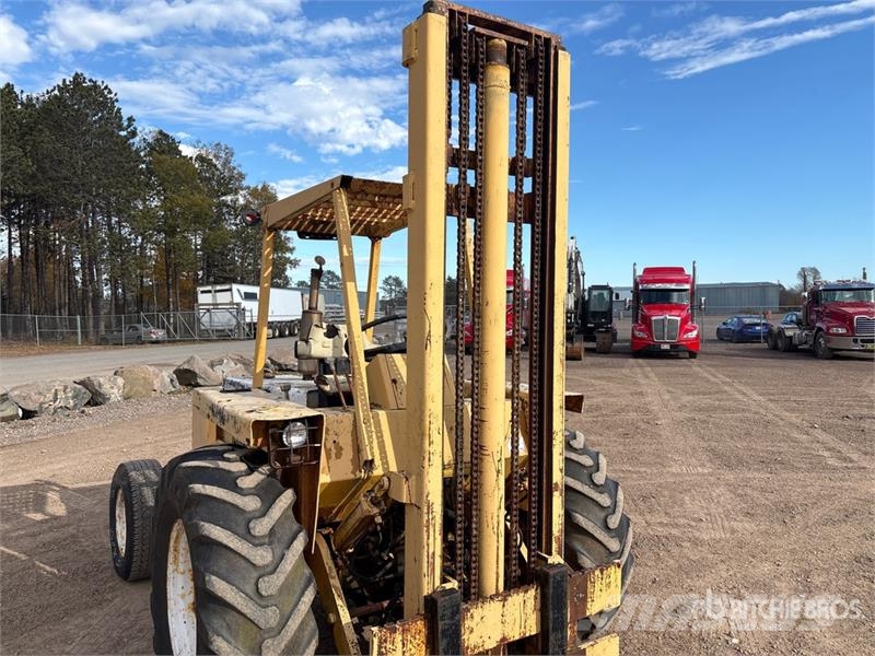 International 4500 4x2 Rough Terrain Forklift Geländestapler