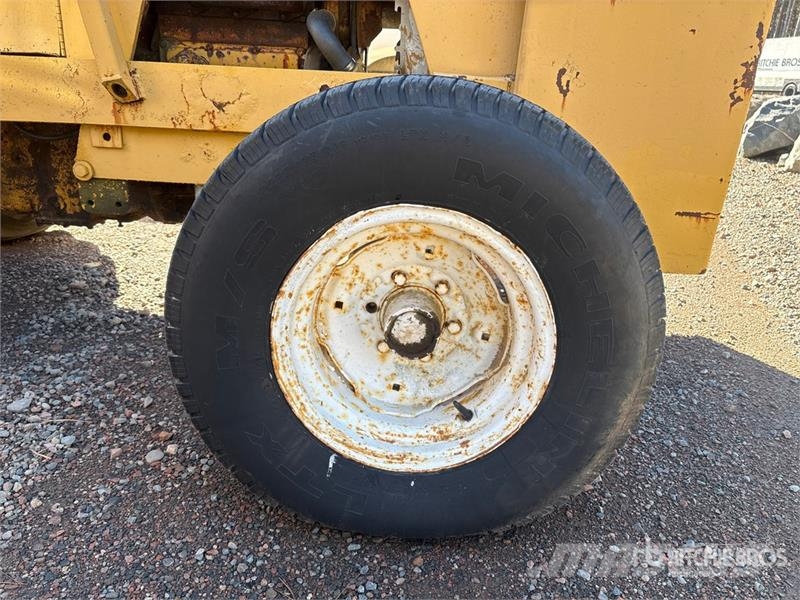 International 4500 4x2 Rough Terrain Forklift Geländestapler