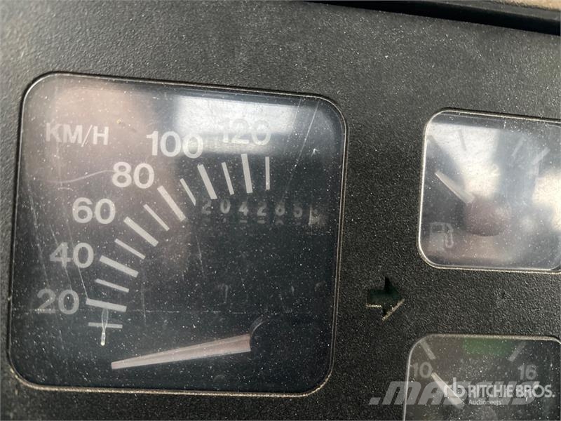 International 4700 شاحنات الرافعات