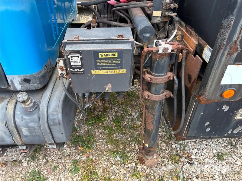 International 4700 شاحنات الرافعات