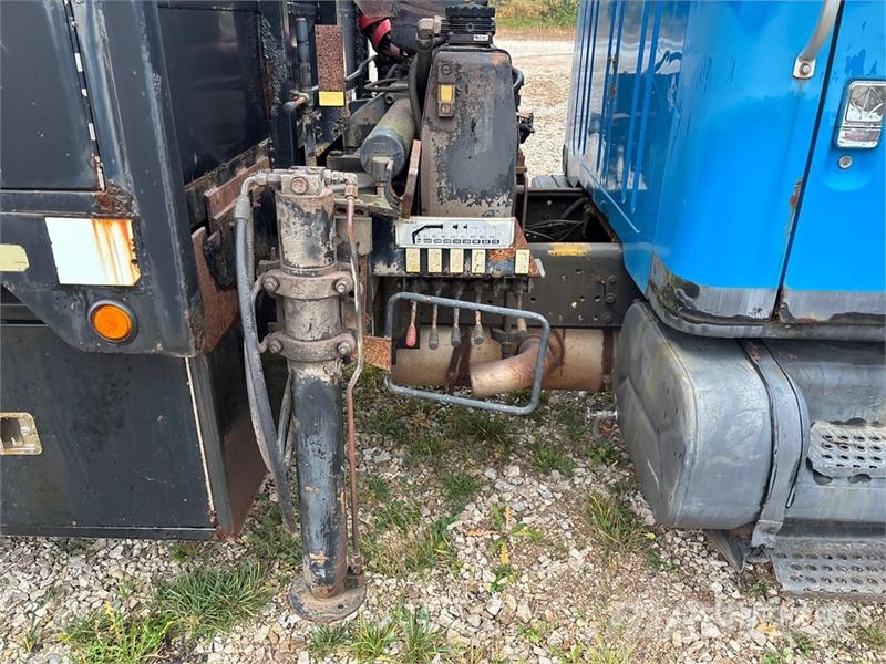 International 4700 شاحنات الرافعات
