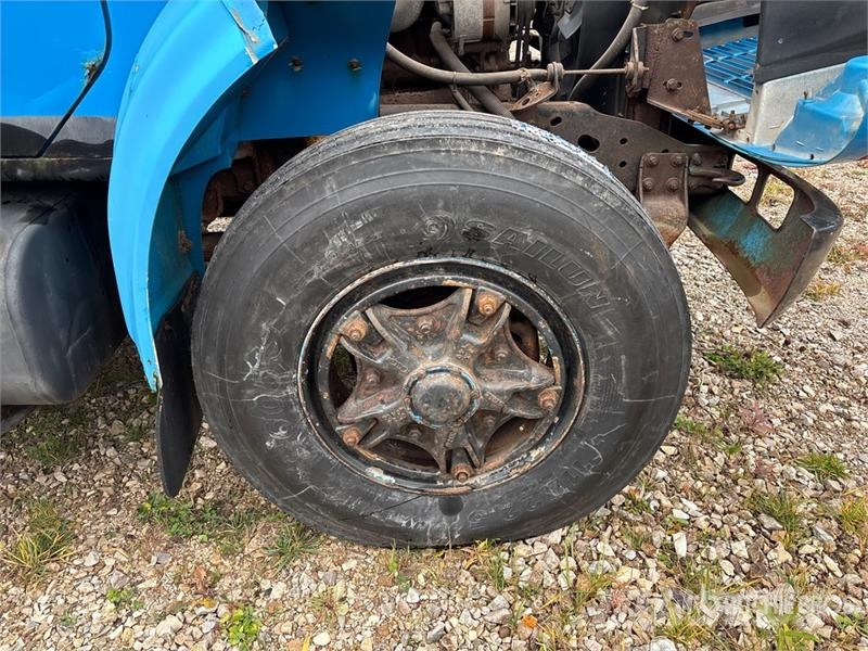 International 4700 شاحنات الرافعات