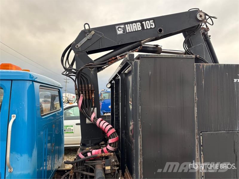 International 4700 شاحنات الرافعات