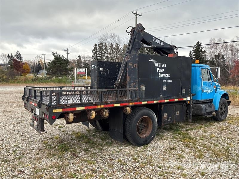 International 4700 شاحنات الرافعات