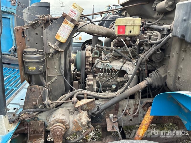 International 4700 شاحنات الرافعات