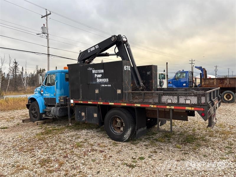 International 4700 شاحنات الرافعات