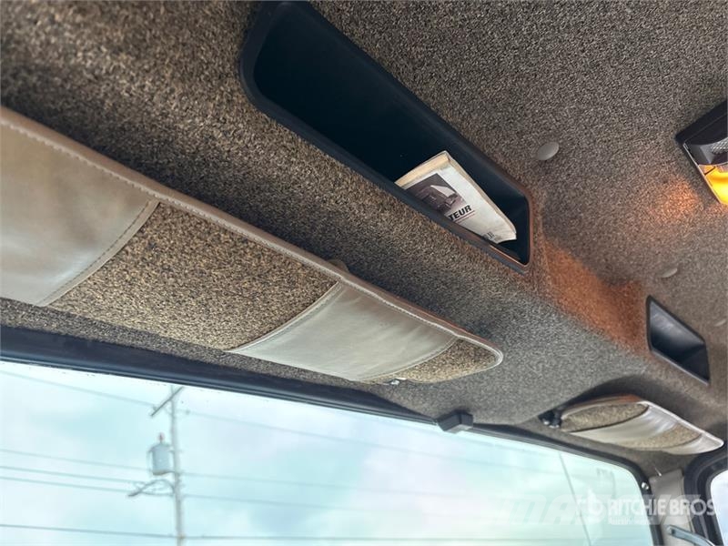 International 4700 شاحنات الرافعات