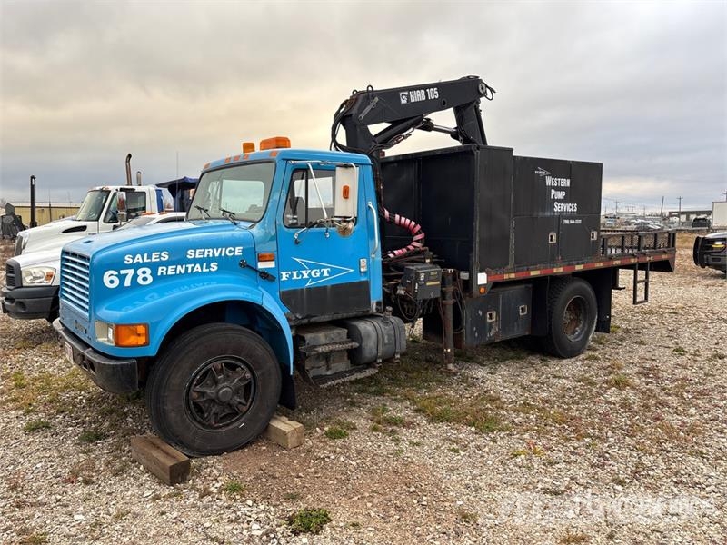 International 4700 شاحنات الرافعات