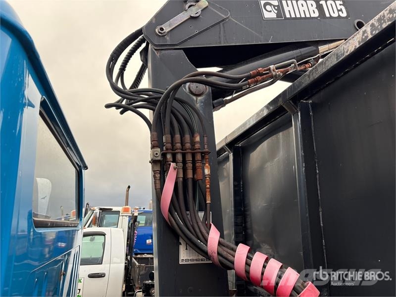 International 4700 شاحنات الرافعات
