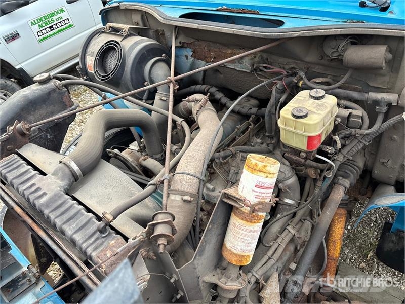 International 4700 شاحنات الرافعات