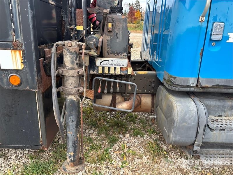International 4700 شاحنات الرافعات