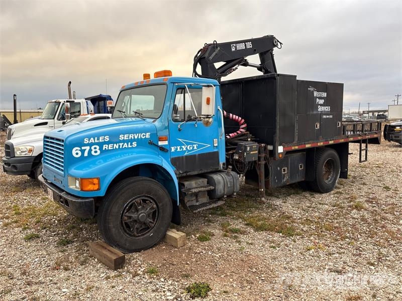 International 4700 شاحنات الرافعات