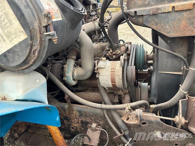 International 4700 شاحنات الرافعات