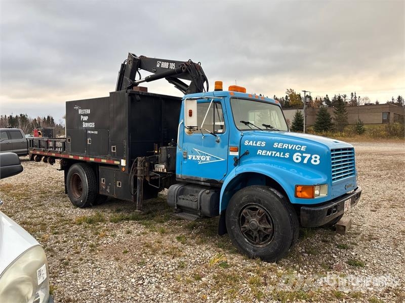 International 4700 شاحنات الرافعات