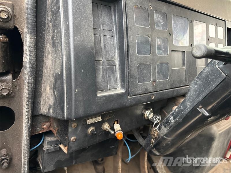 International 4700 شاحنات الرافعات