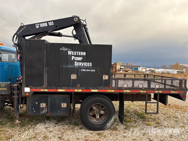 International 4700 شاحنات الرافعات