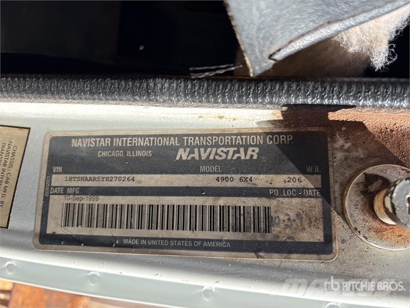International 4900 Teherautóra szerelt emelők és állványok