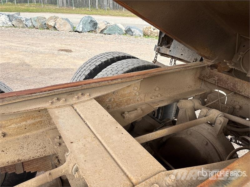International 4900 Pašizgāzējs