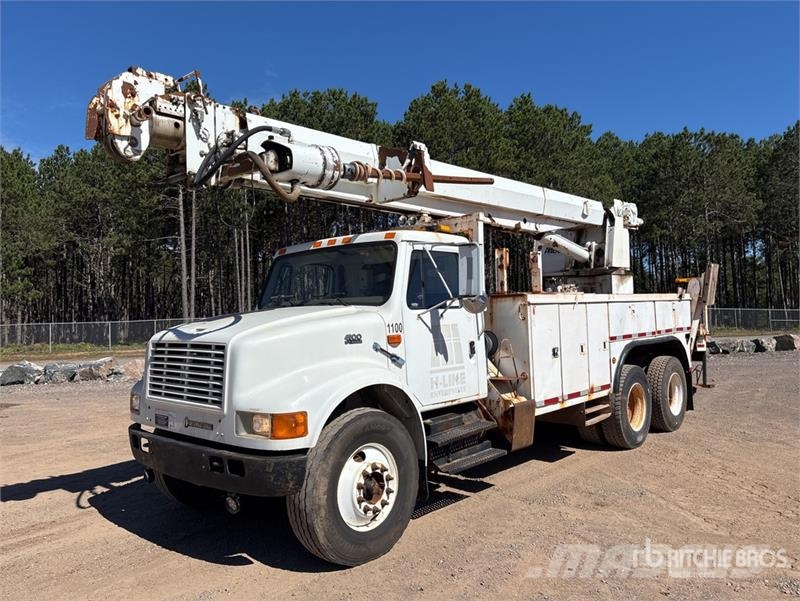 International 4900 Teherautóra szerelt emelők és állványok