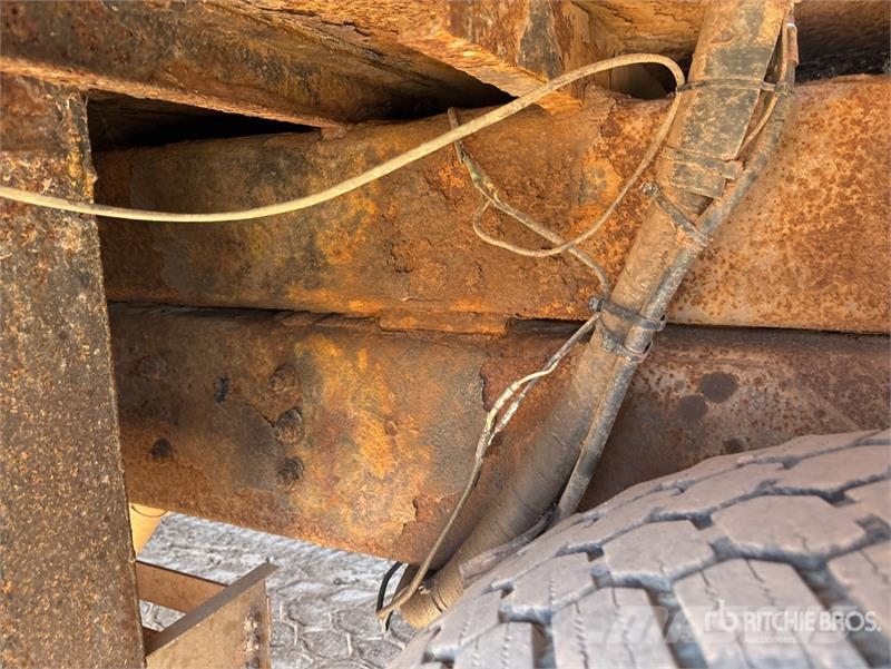 International 4900 Teherautóra szerelt emelők és állványok