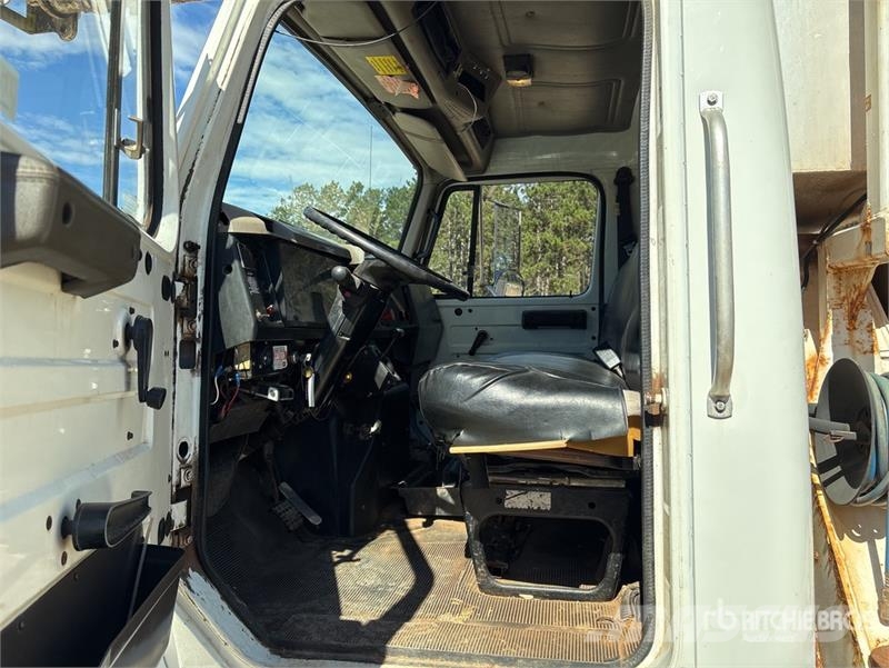 International 4900 Teherautóra szerelt emelők és állványok