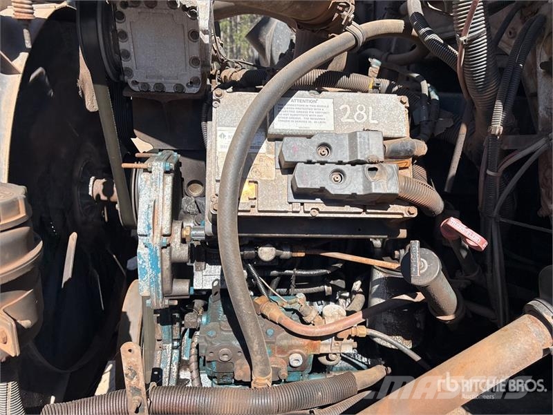 International 4900 Teherautóra szerelt emelők és állványok