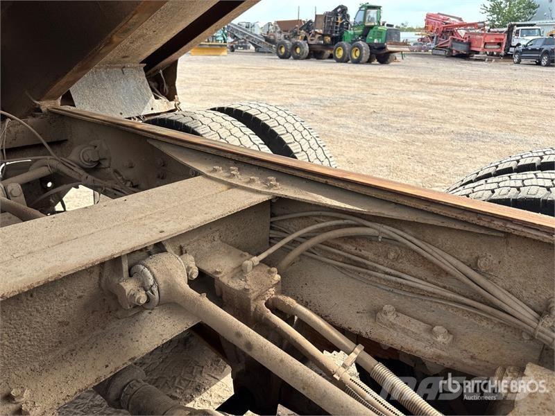 International 4900 Pašizgāzējs