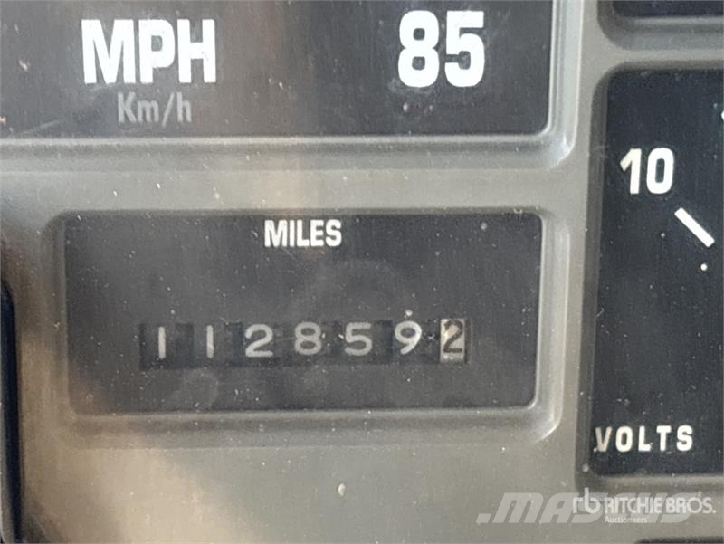 International 4900 Teherautóra szerelt emelők és állványok