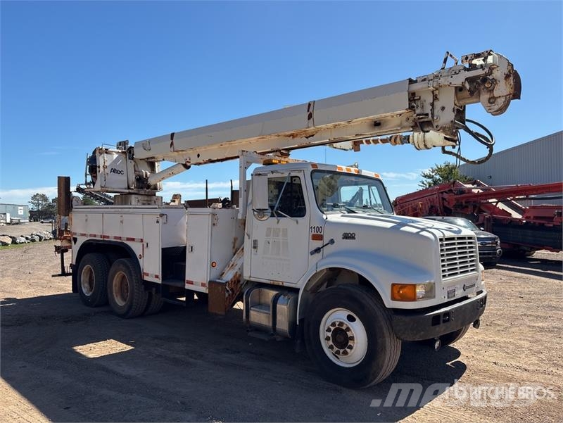 International 4900 Teherautóra szerelt emelők és állványok