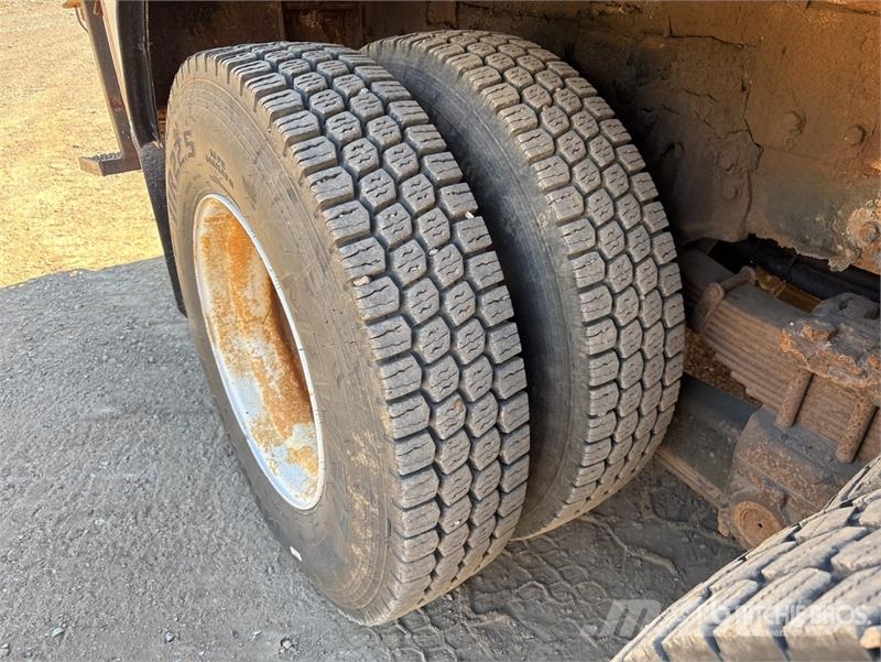 International 4900 Teherautóra szerelt emelők és állványok