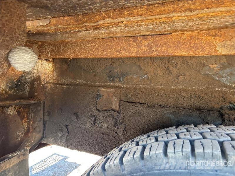 International 4900 Teherautóra szerelt emelők és állványok