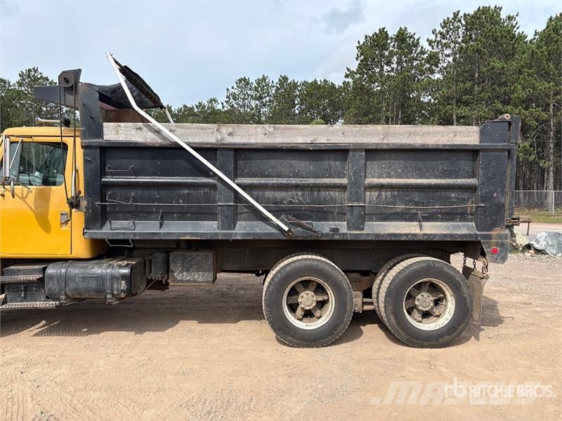 International 4900 Pašizgāzējs