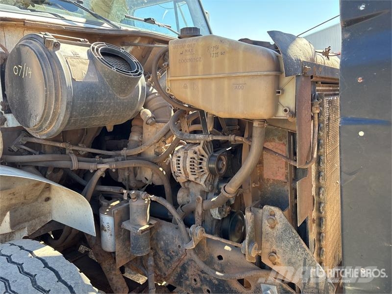 International 4900 Teherautóra szerelt emelők és állványok