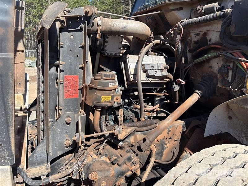 International 4900 Teherautóra szerelt emelők és állványok