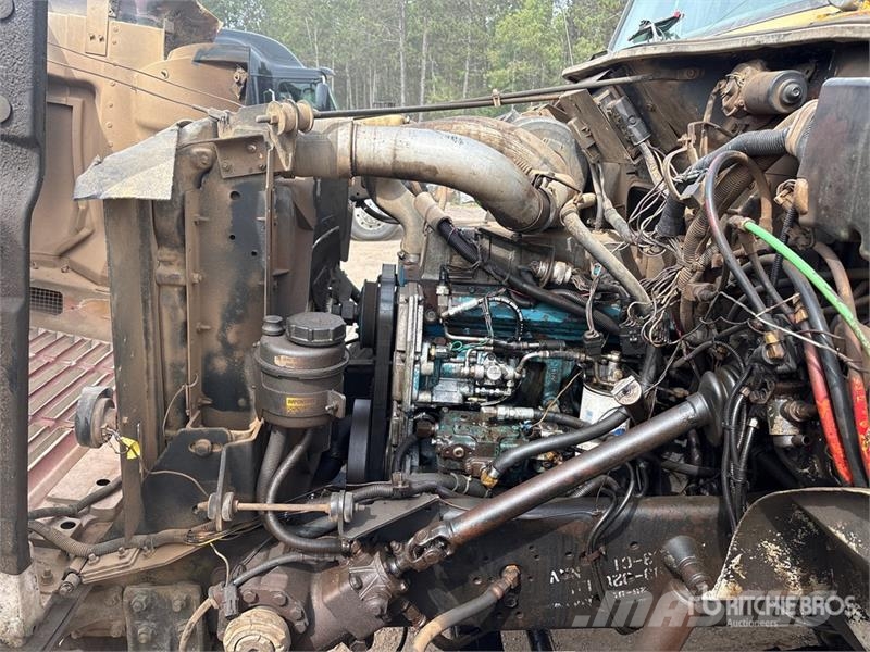 International 4900 Pašizgāzējs