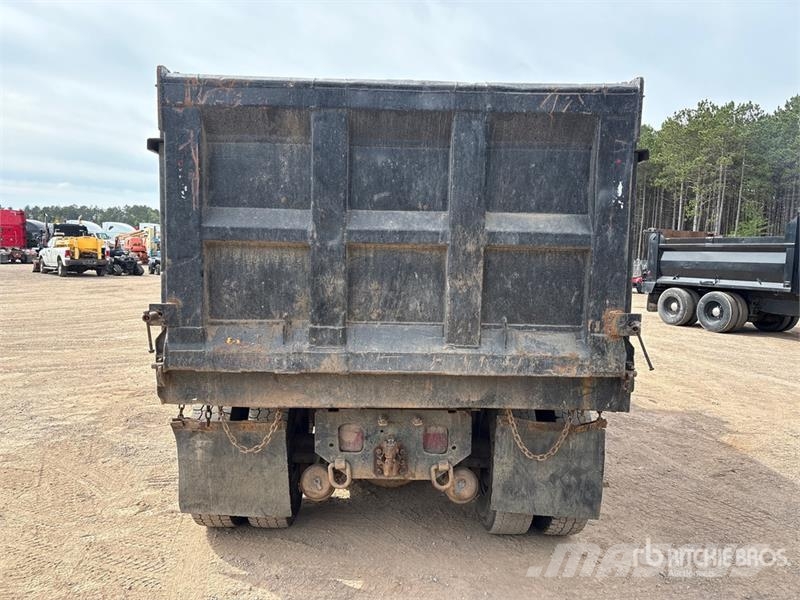 International 4900 Pašizgāzējs