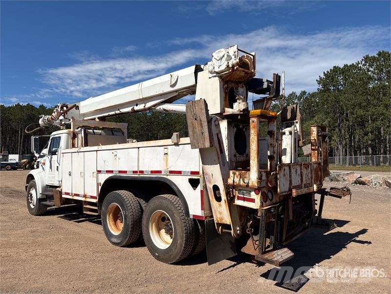 International 4900 Teherautóra szerelt emelők és állványok