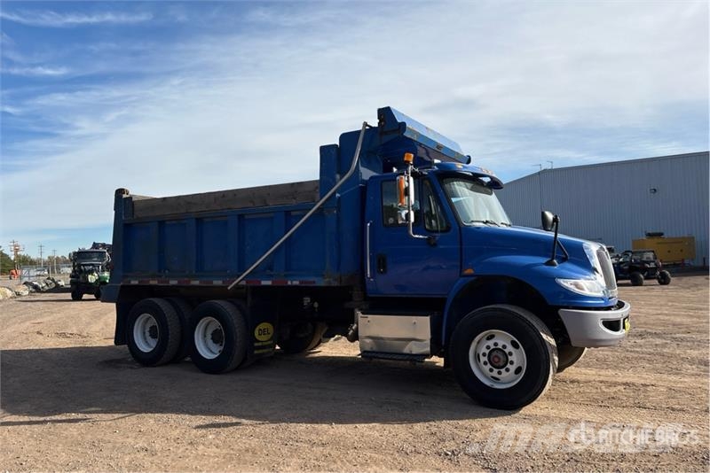 International 7400 Tippbil