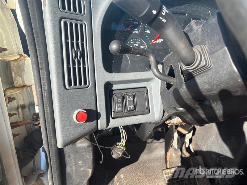 International 7400 Plogbilar
