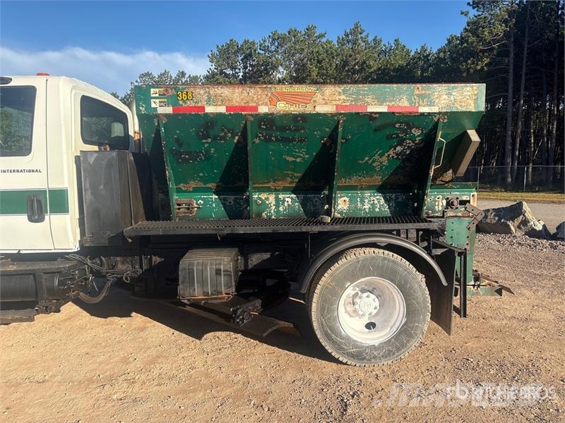 International 7400 Plogbilar