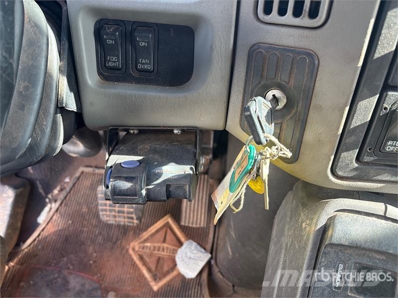International 7400 Polovni mobilni kamioni za bušenje