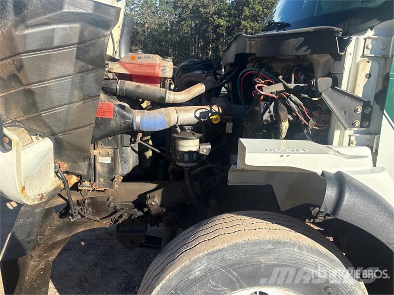 International 7400 Plogbilar